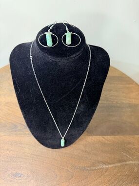 Silver Tone and Jadeite Stone Pendant Necklace and Hoop Earrings Set